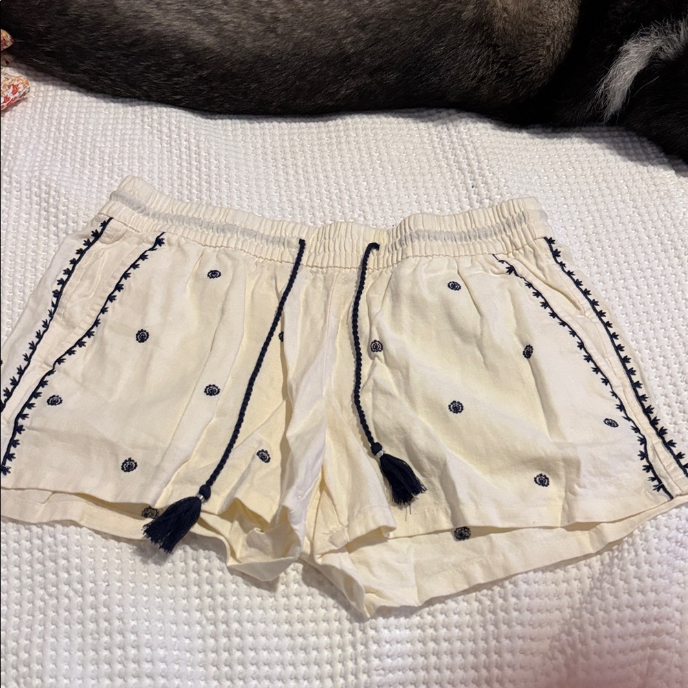 Embroidered Cream Shorts